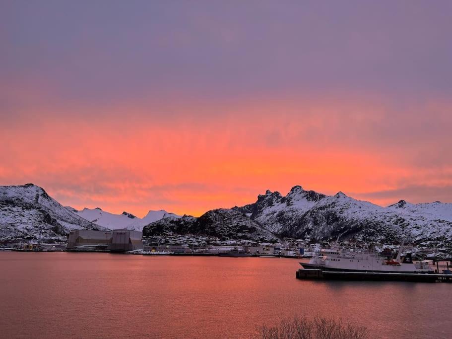 Sentrumsnaer Leilighet Med Utsikt Svolvær Eksteriør bilde