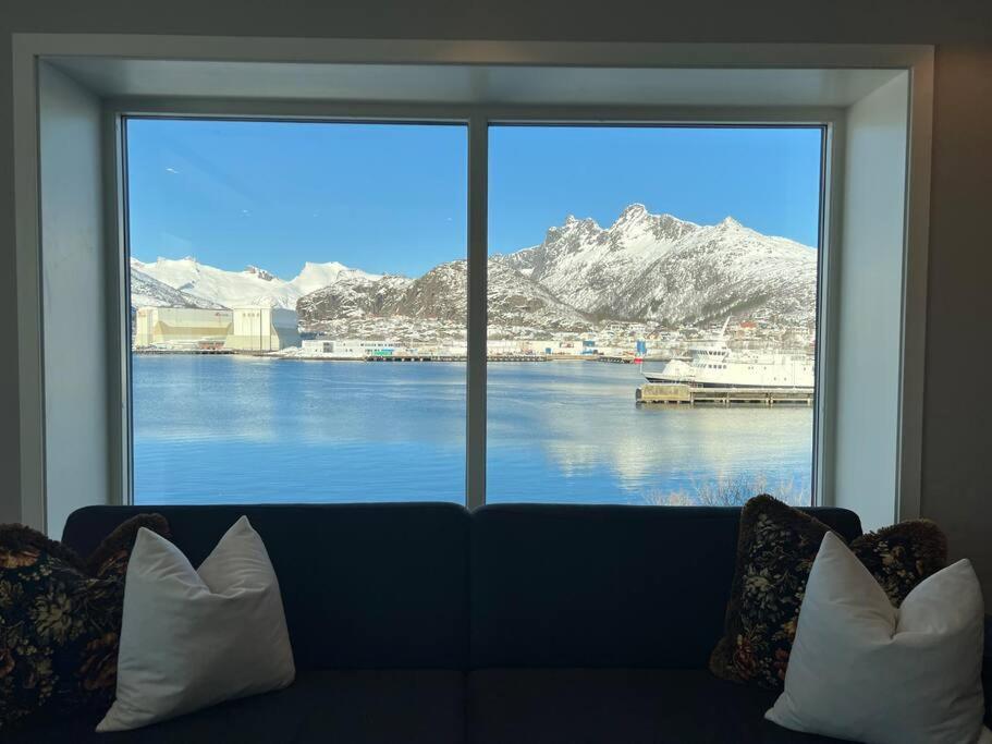 Sentrumsnaer Leilighet Med Utsikt Svolvær Eksteriør bilde